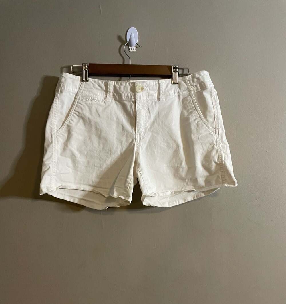 American Eagle Outfitters Women's White Stretch Chino Shorts Size 14